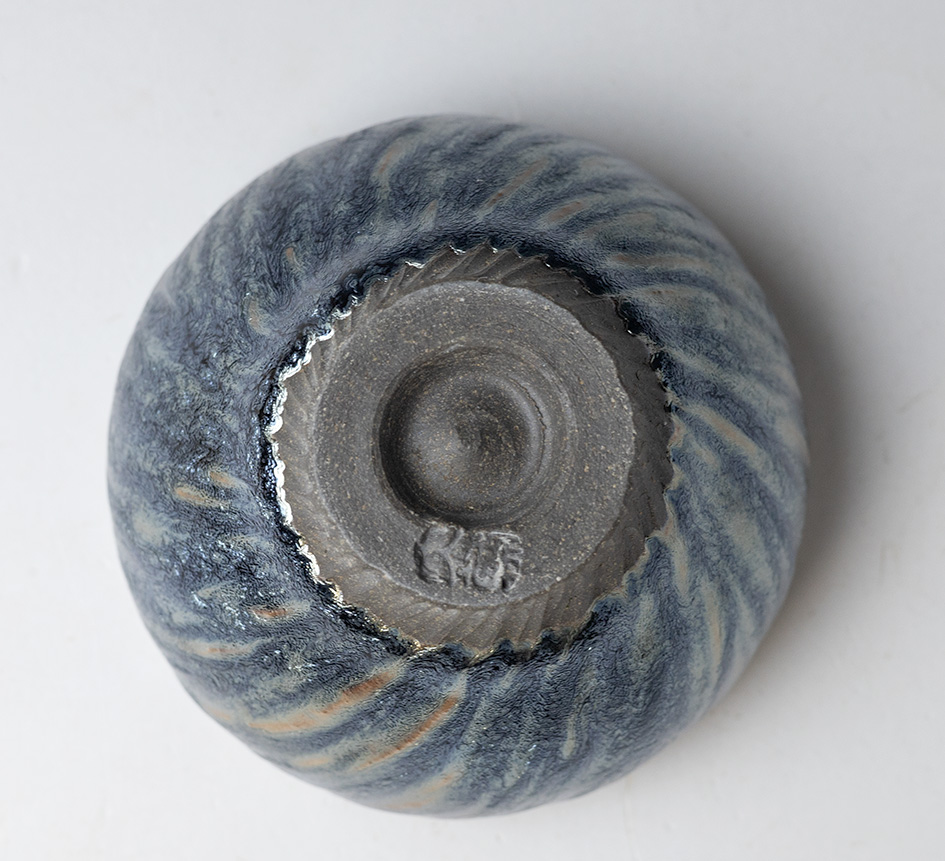 Seikou tenmoku ridged guinomi sake cup by Hashimoto Daisuke