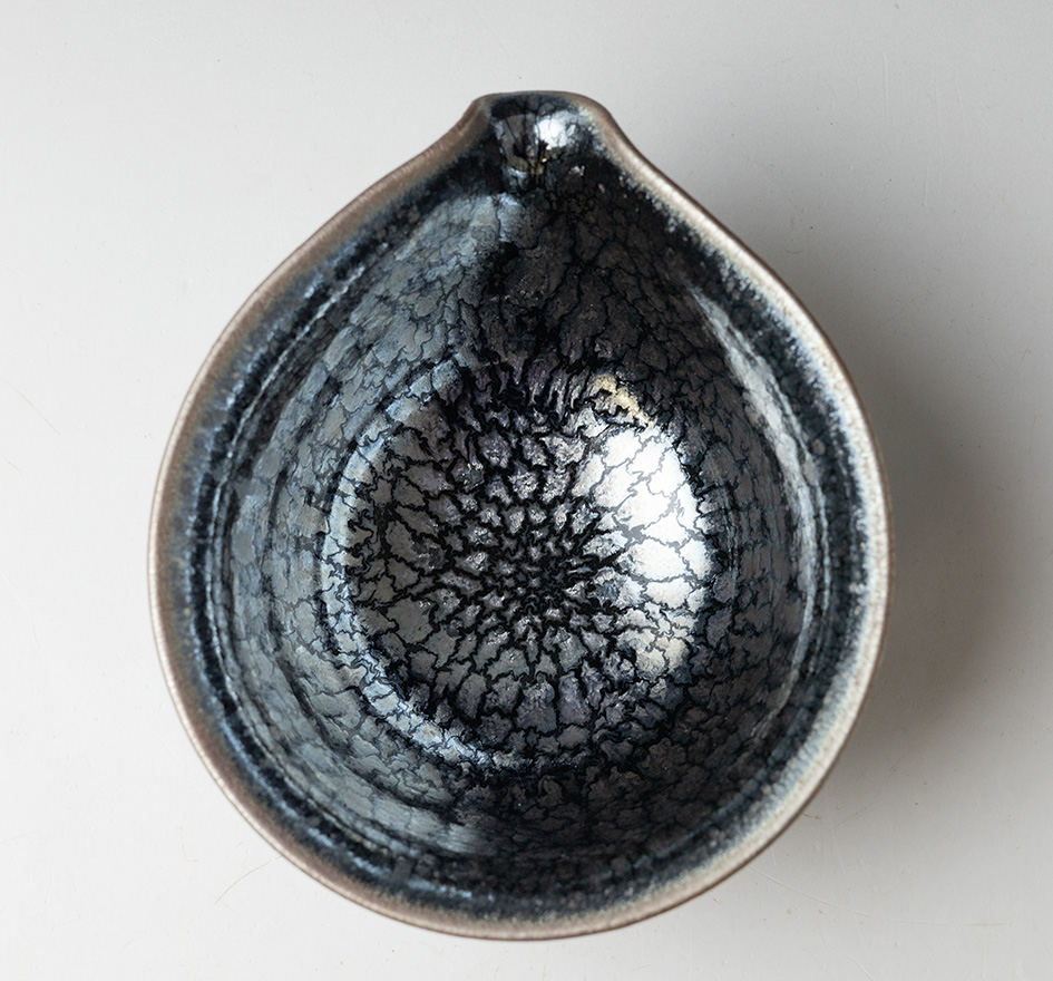 Ginyou tenmoku katakuchi sake pourer by Hashimoto Daisuke