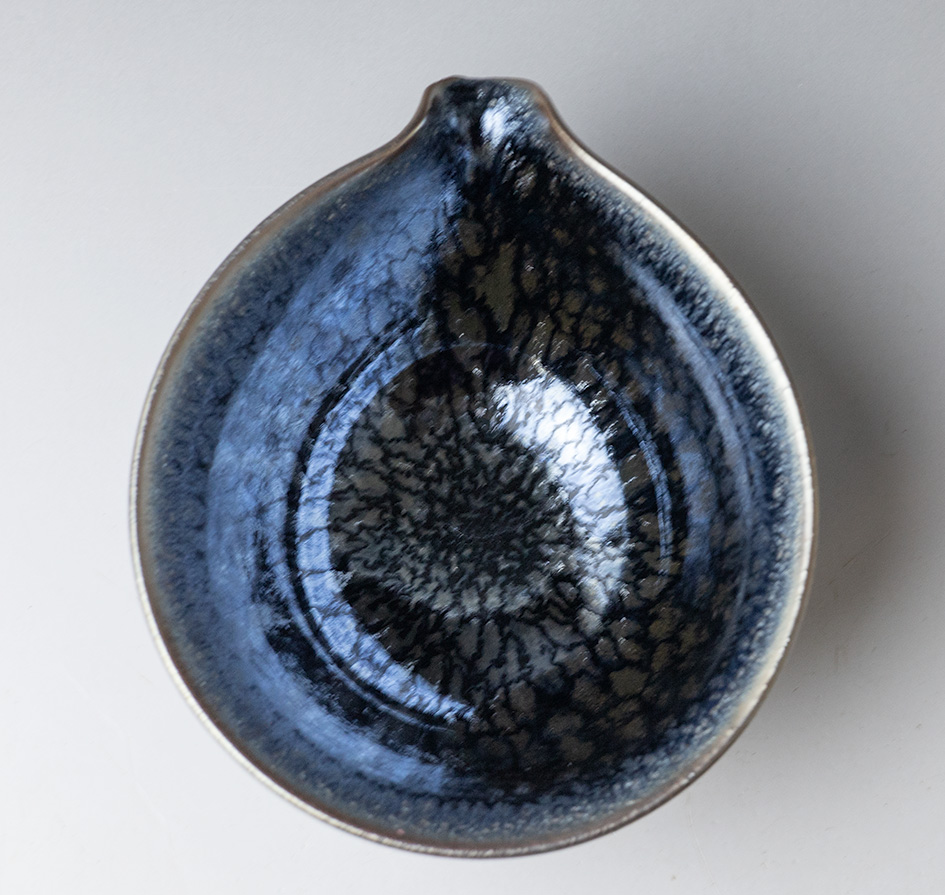 Hyoen tenmoku katakuchi sake pourer by Hashimoto Daisuke