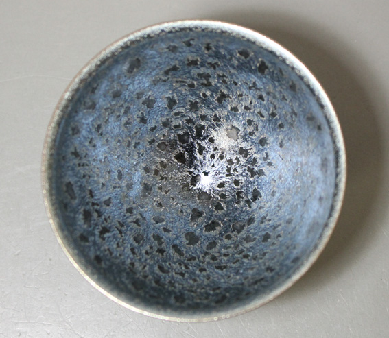 Tenmoku sakecup by Hashimoto Daisuke