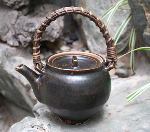 Madara Karatsu dobin teapot by Kimata Kaoru