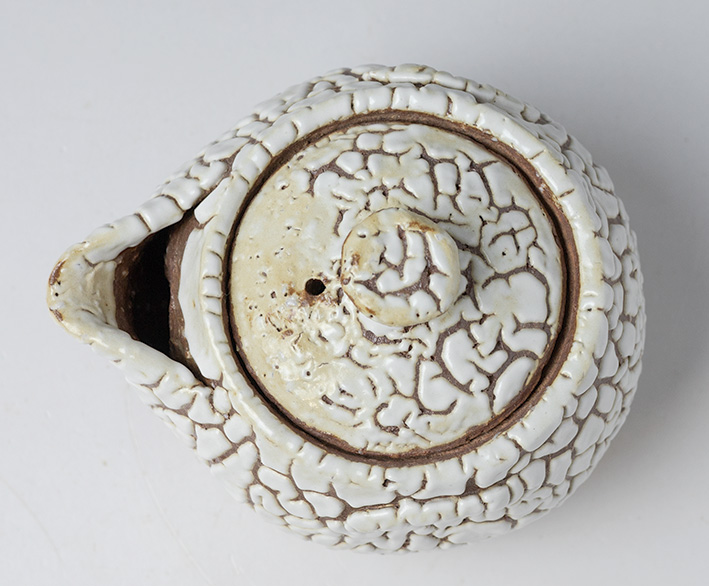 Hagiyaki Kairagi houhin by Mukuhara Kashun - top view