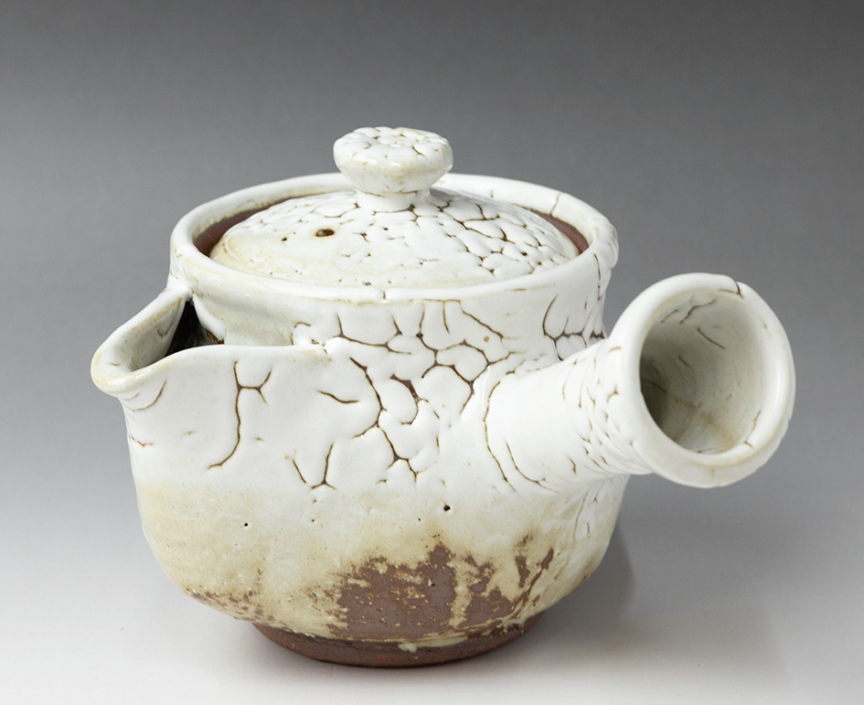 White Kairagi kyusu teapot by Mukuhara Kashun - front view