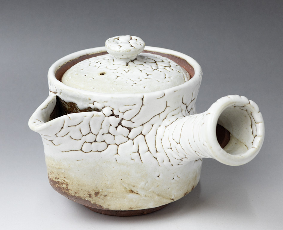 White kairagi kyusu teapot by Mukuhara Kashun, front view