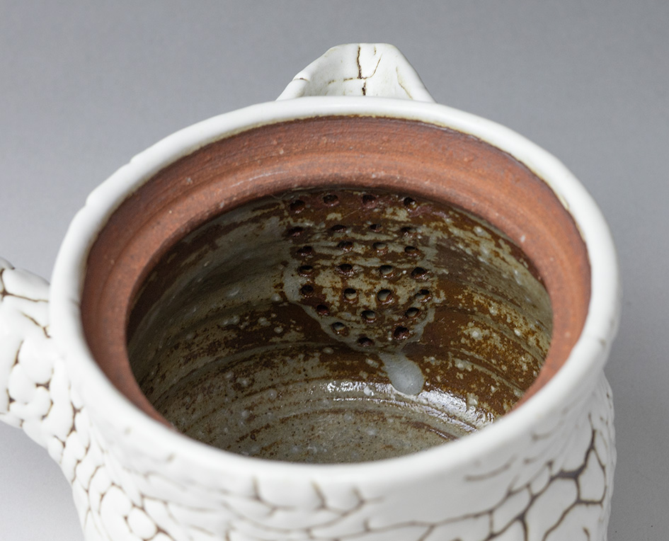 White kairagi kyusu teapot by Mukuhara Kashun, inside view