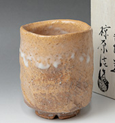 Hagi yunomi teacup by Mukuhara Kashun