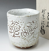 Hagi yunomi teacup by Mukuhara Kashun