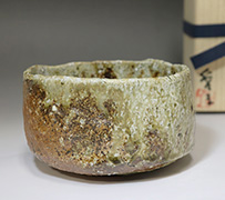 Shigaraki chawan by Watanabe Aiko