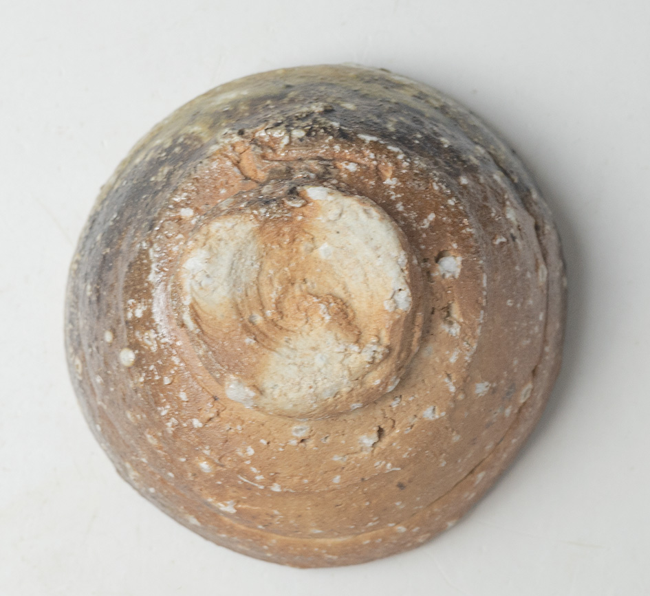 Shigaraki guinomi sake cup #60, bottom view