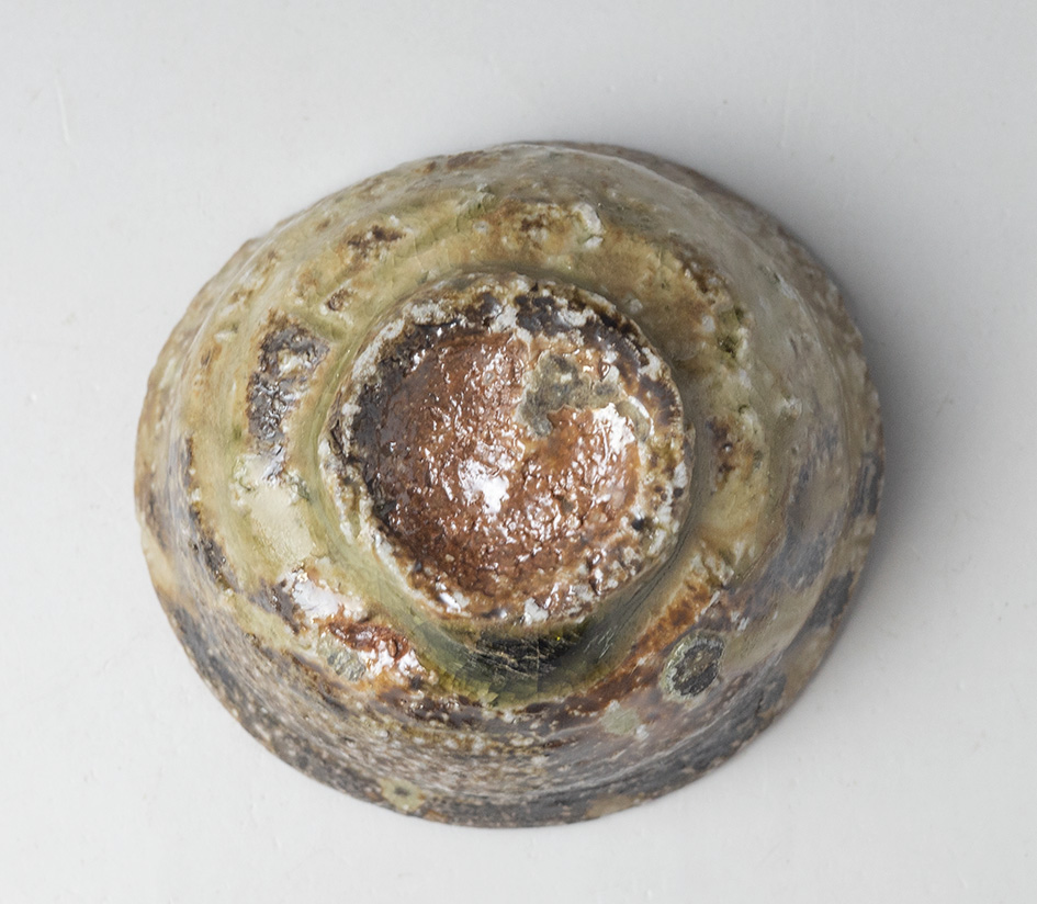 Iga guinomi sake cup #63, bottom view
