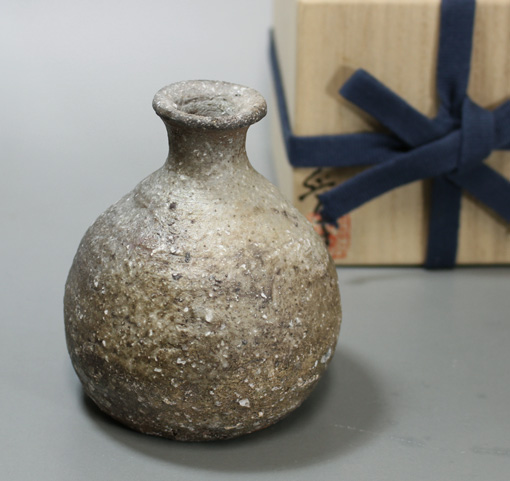 Iga pottery tokkuri sake flask