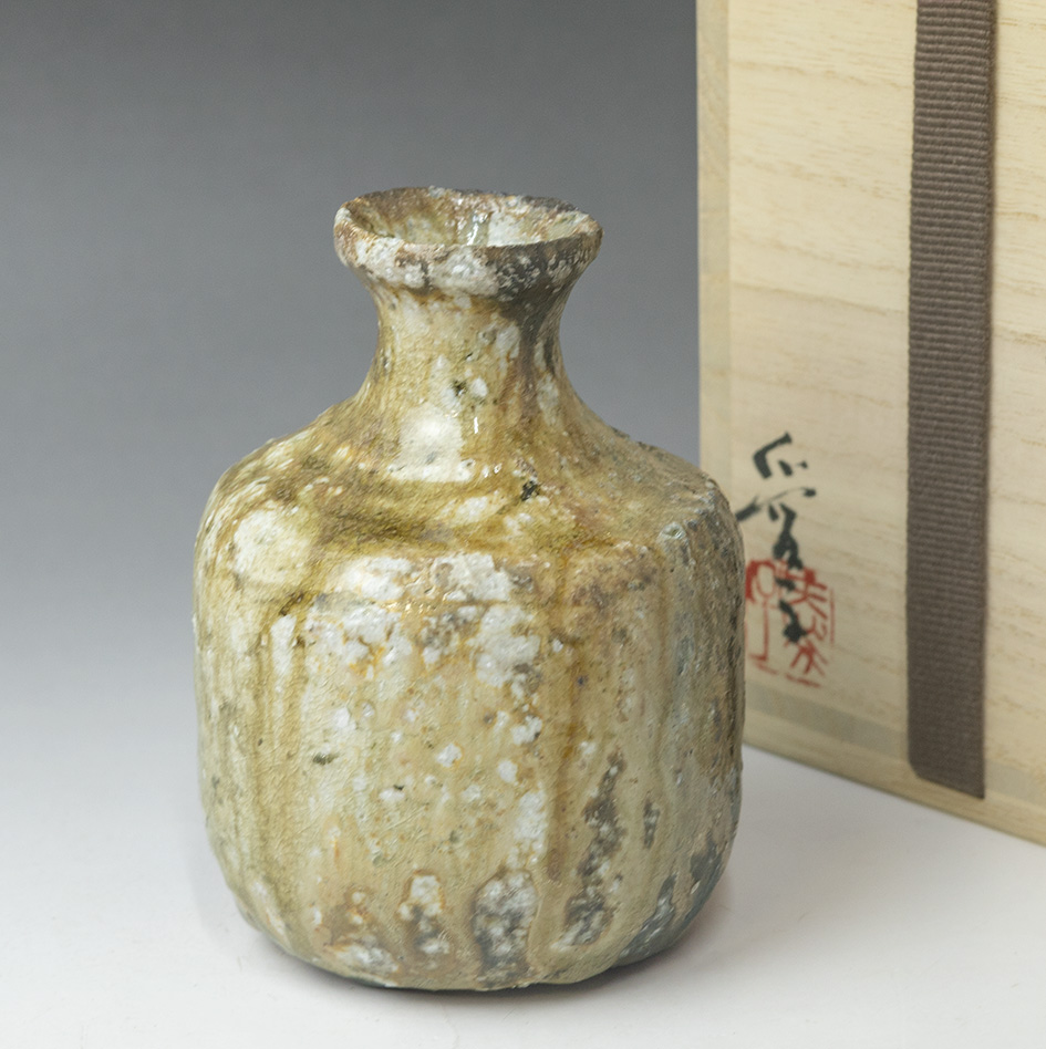 Iga tokkuri sake flask by Watanabe Aiko