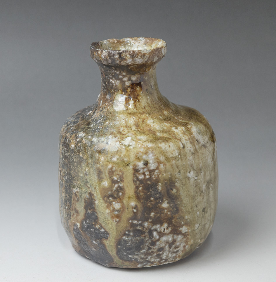 Iga tokkuri sake flask by Watanabe Aiko