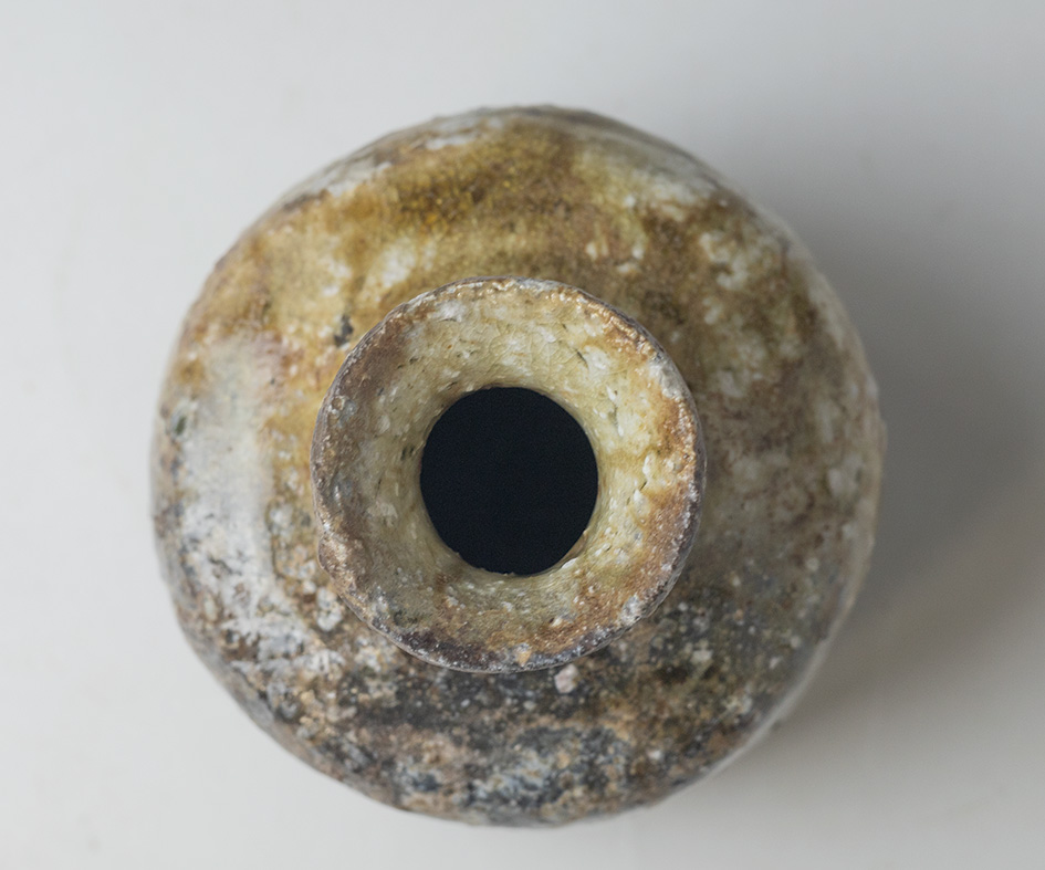 Iga tokkuri sake flask by Watanabe Aiko