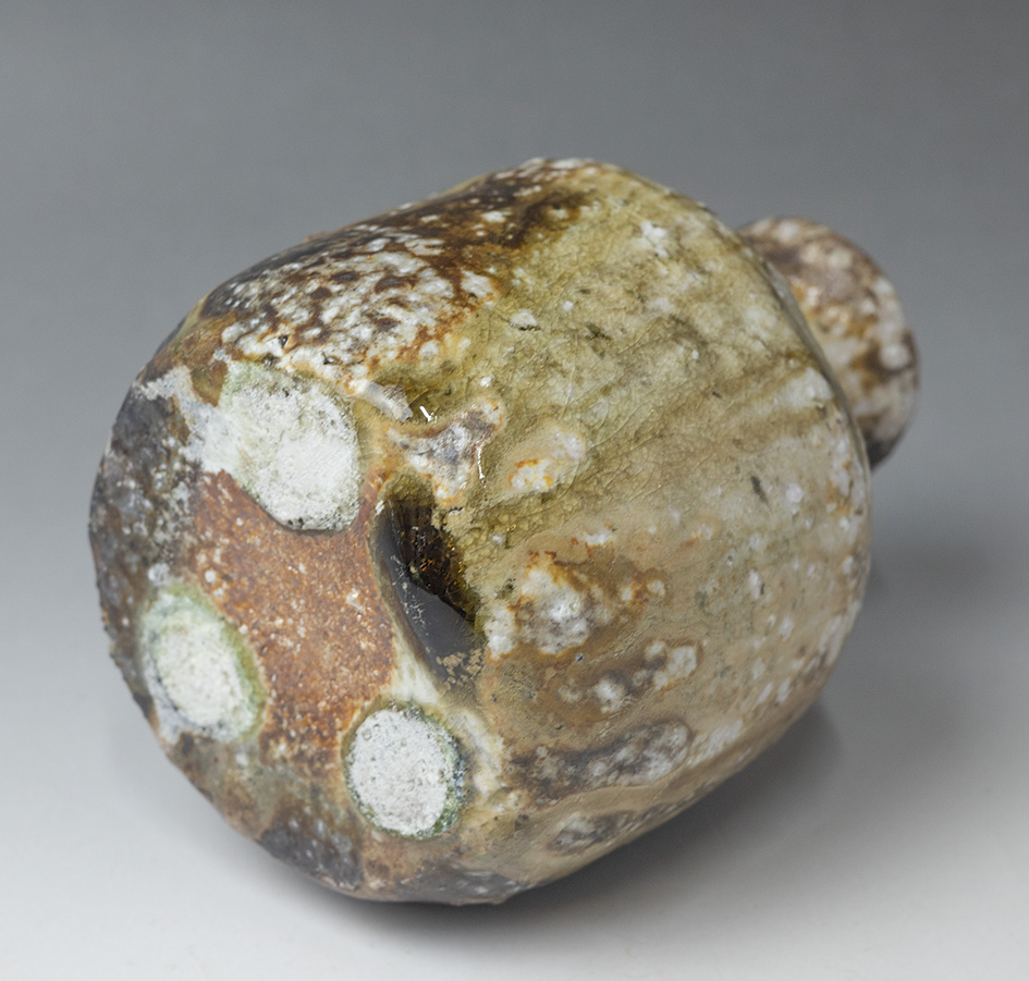 Iga tokkuri sake flask by Watanabe Aiko