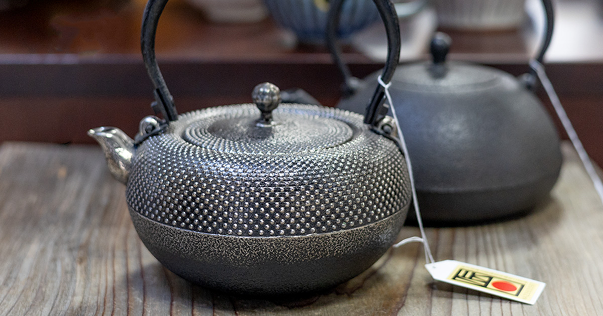 Kunzan & Iwachu / Nanbu Cast Iron Kettles (Unlined) | Artistic Nippon