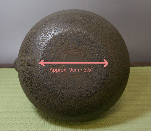 Japanese cast iron kettle tetsubin by Iwachu