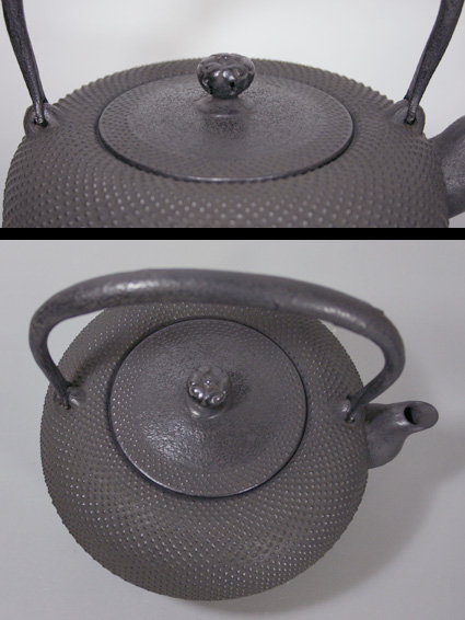 Japanese cast iron Tetsubin kettle by Kunzan