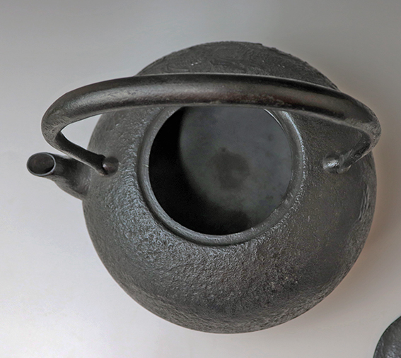 Dragon cast iron tetsubin kettle 