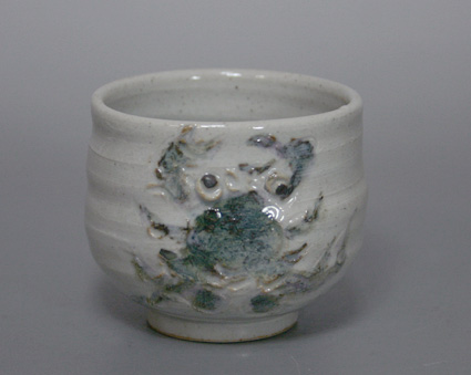 Kutani kani guinomi sake cup by Ichikawa Seirin