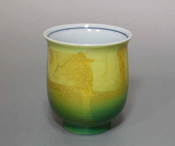 Kutani Kinsai matcha chawan by Yamada Toyoshi
