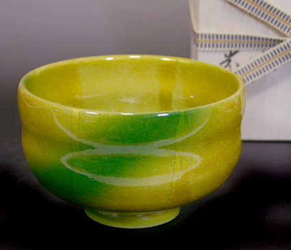 Kutani Kinsai matcha chawan by Yamada Toyoshi