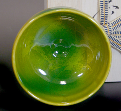 Kutani Kinsai matcha chawan by Yamada Toyoshi