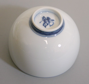 Kyoto ware-Kyoyaki white lidded yunomi teacup from Kyosen kiln