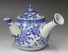 Kyotaki porcelain teapot