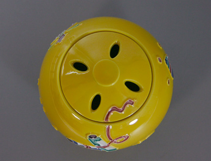 Kyoto ware-Kyoyaki guinomi sake cup from Shouhou kiln