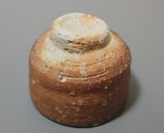 Japanese pottery - Shigaraki guinomi sake cup by Kanzaki Shusaku