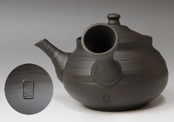 Tokoname teapot by Fugetsu