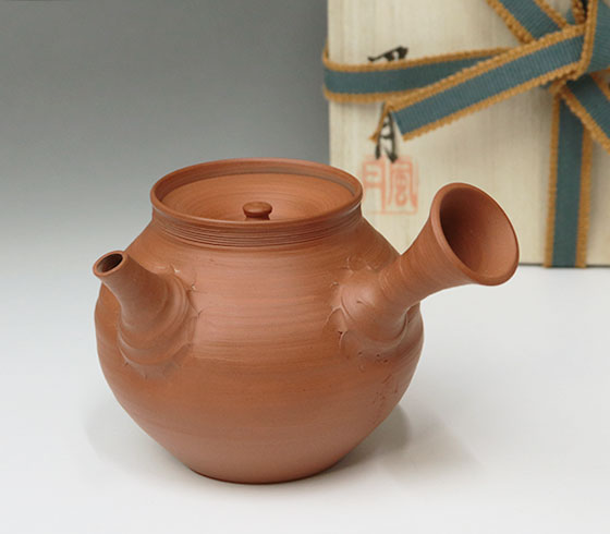 Japanese pottery - Tokoname teapot by Fugetsu