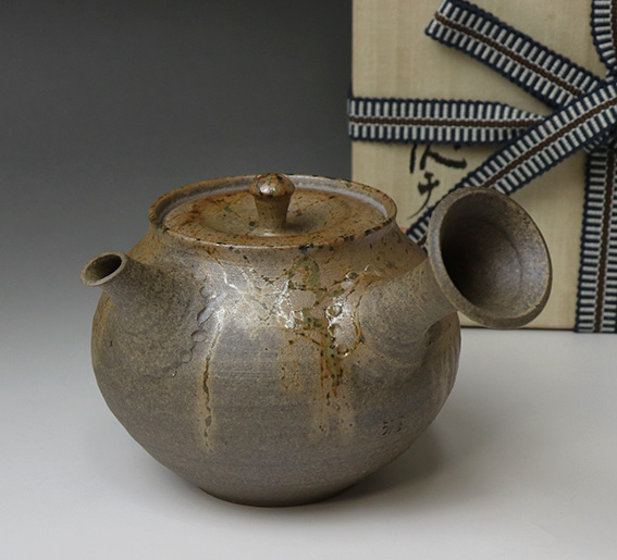 Tokoname teapot by Fujita Tokuta