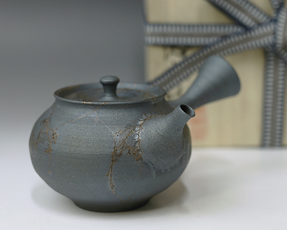 Tokoname teapot by Fujita Tokuta