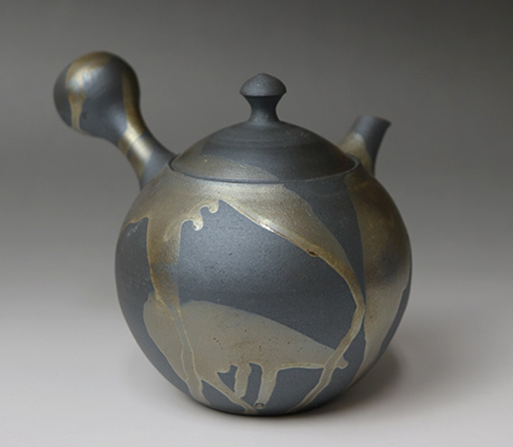 Tokoname teapot by Fujita Tokuta
