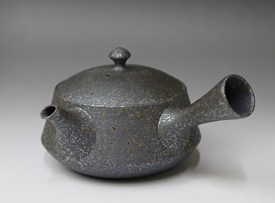 Tokoname teapot by Fujita Tokuta