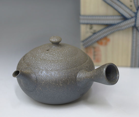 Tokoname teapot by Fujita Tokuta