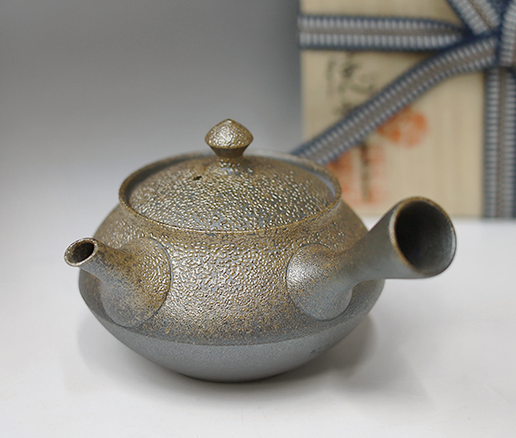 Tokoname teapot by Fujita Tokuta