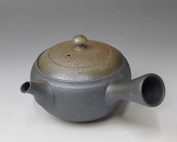 Tokoname teapot by Fujita Tokuta