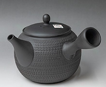 Japanese pottery - Tokoname teapots by Gyokko