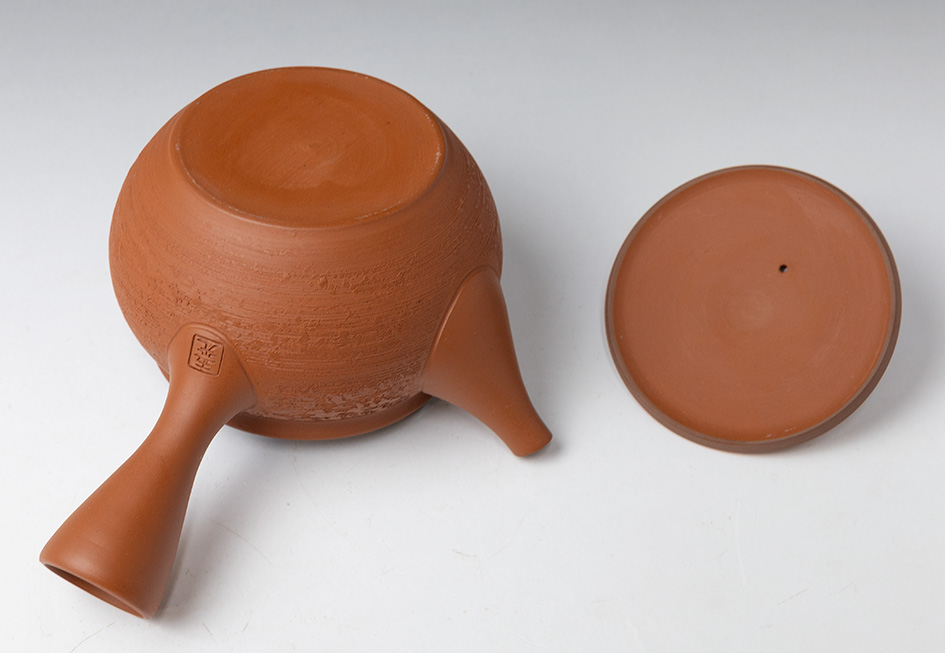 Shudei pine bark kyusu by Gyokko, lid detail