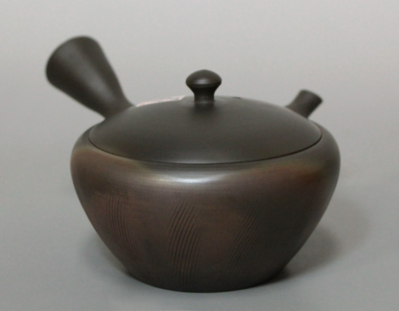 Tokoname teapot by Gyokko