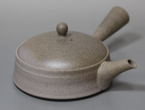 Japanese pottery - Tokoname teapot by Jinshu
