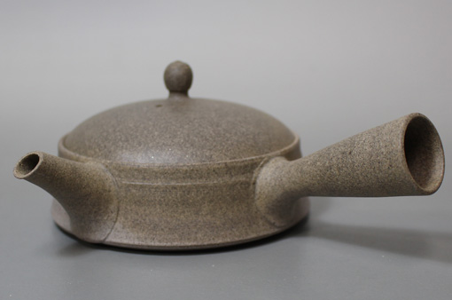 Japanese pottery - Tokoname teapot by Jinshu