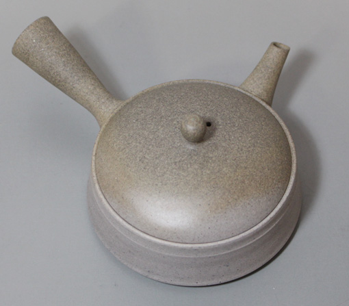 Japanese pottery - Tokoname teapot by Jinshu