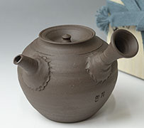 Japanese pottery Tokoname teapot by Yamada Jozan IV