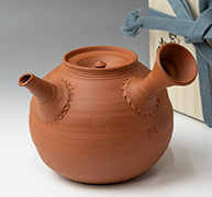 Japanese pottery Tokoname teapot by Yamada Jozan IV