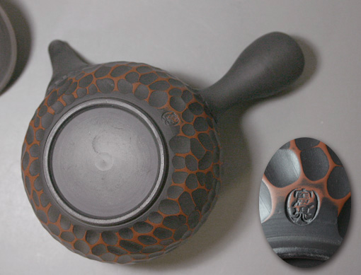 Tokoname handcrafted teapot by Kenji