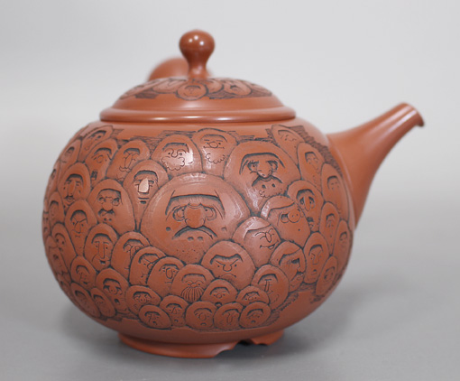 Japanese Tokoname 100 daruma teapot by Kodo